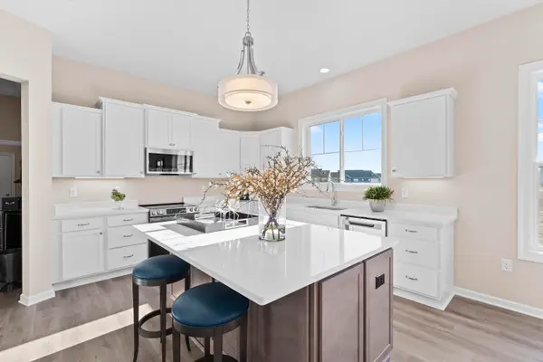 1600 Belmont Ln, Oconomowoc, WI 53066