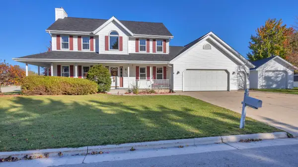 401 Crestwood Dr, Elkhart Lake, WI 53020