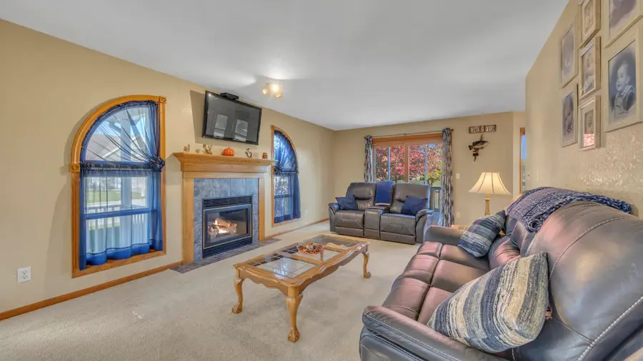 401 Crestwood Dr, Elkhart Lake, WI 53020 - #2