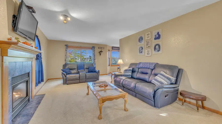 401 Crestwood Dr, Elkhart Lake, WI 53020 - #3