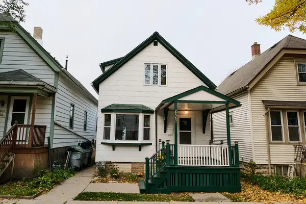 2467 N Bartlett Ave, Milwaukee, WI 53211