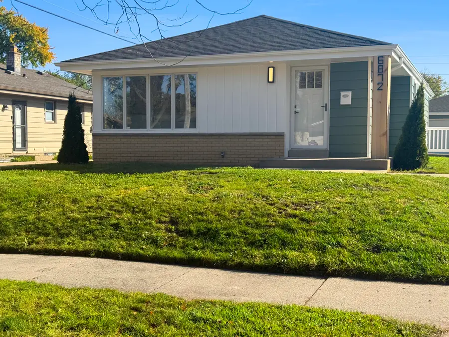 6872 N 40th Pl, Milwaukee, WI 53209 - #2