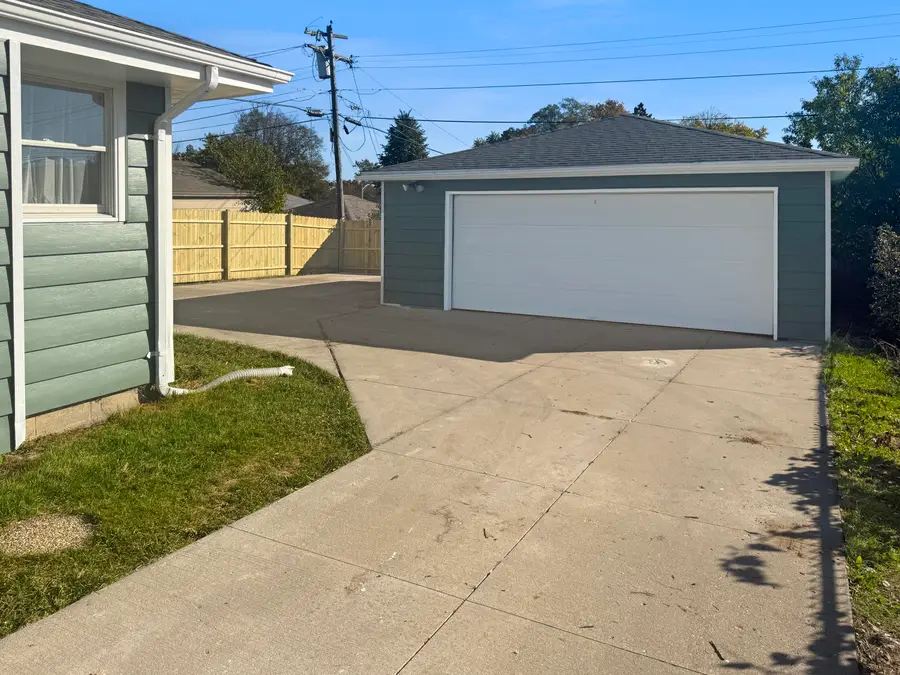 6872 N 40th Pl, Milwaukee, WI 53209 - #3
