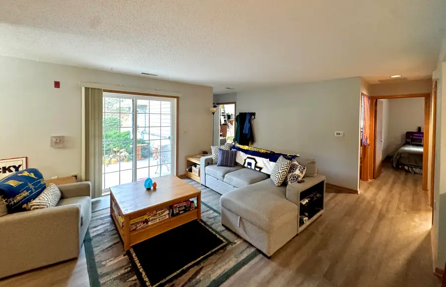 W240N2566 E Parkway Meadow Cir, Pewaukee, WI 53072 - #3