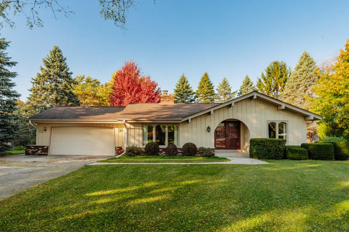 W170N9957 Oriole Ct, Germantown, WI 53022 - #1