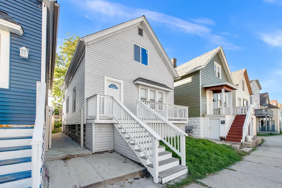 2041 S 15th Pl, Milwaukee, WI 53204 - #3