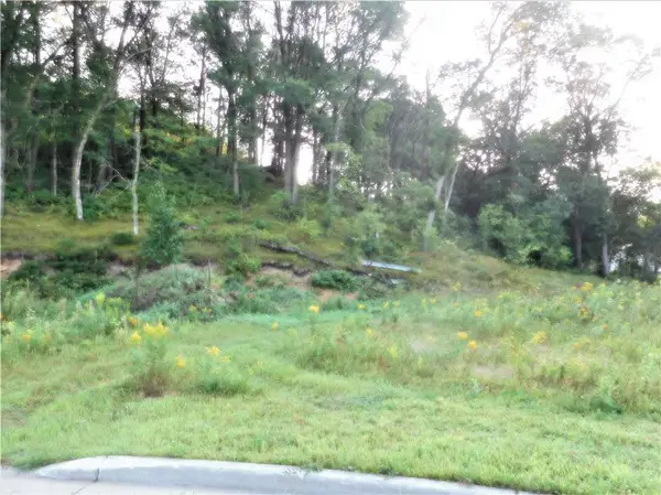 2227 Camden Court, Eau Claire, WI 54703