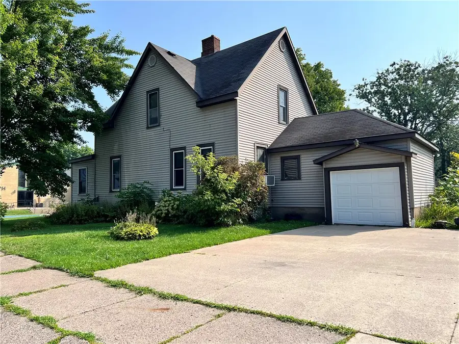 810 E La Salle Avenue, Barron, WI 54812 - Image #2