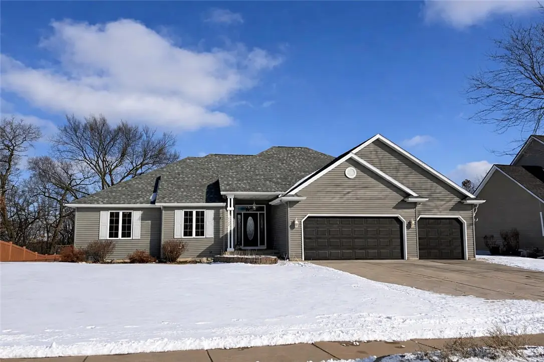 4522 S Oakwood Hills Parkway, Eau Claire, WI 54701 - #1