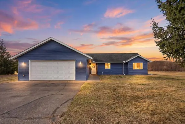 1323 216th Avenue, New Richmond, WI 54017