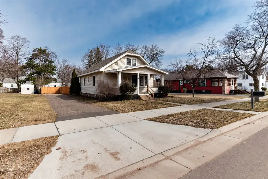 716 Mansfield Street, Chippewa Falls, WI 54729 - #3