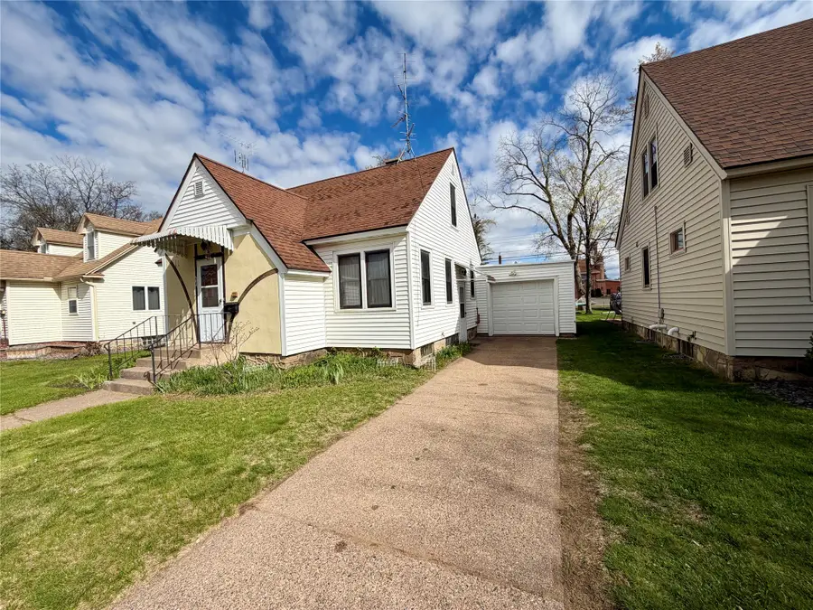 502 Mansfield Street, Chippewa Falls, WI 54729 - #2
