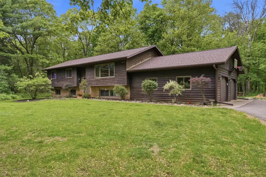 642 S 57th Avenue, Eau Claire, WI 54703 - #3