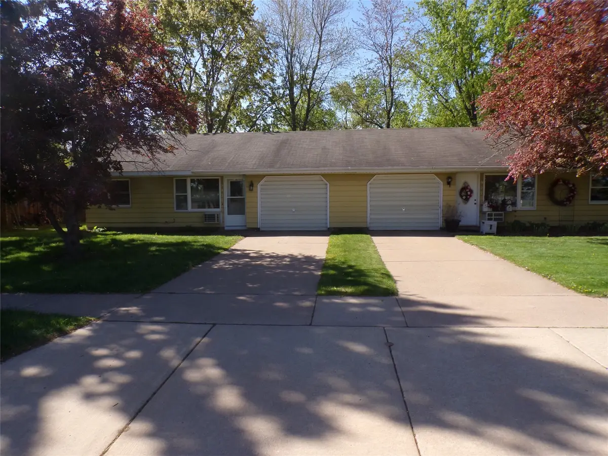 925-927 W Hamilton Avenue #925 & 927, Eau Claire, WI 54701 - #1
