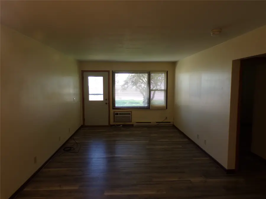 925-927 W Hamilton Avenue #925 & 927, Eau Claire, WI 54701 - #2