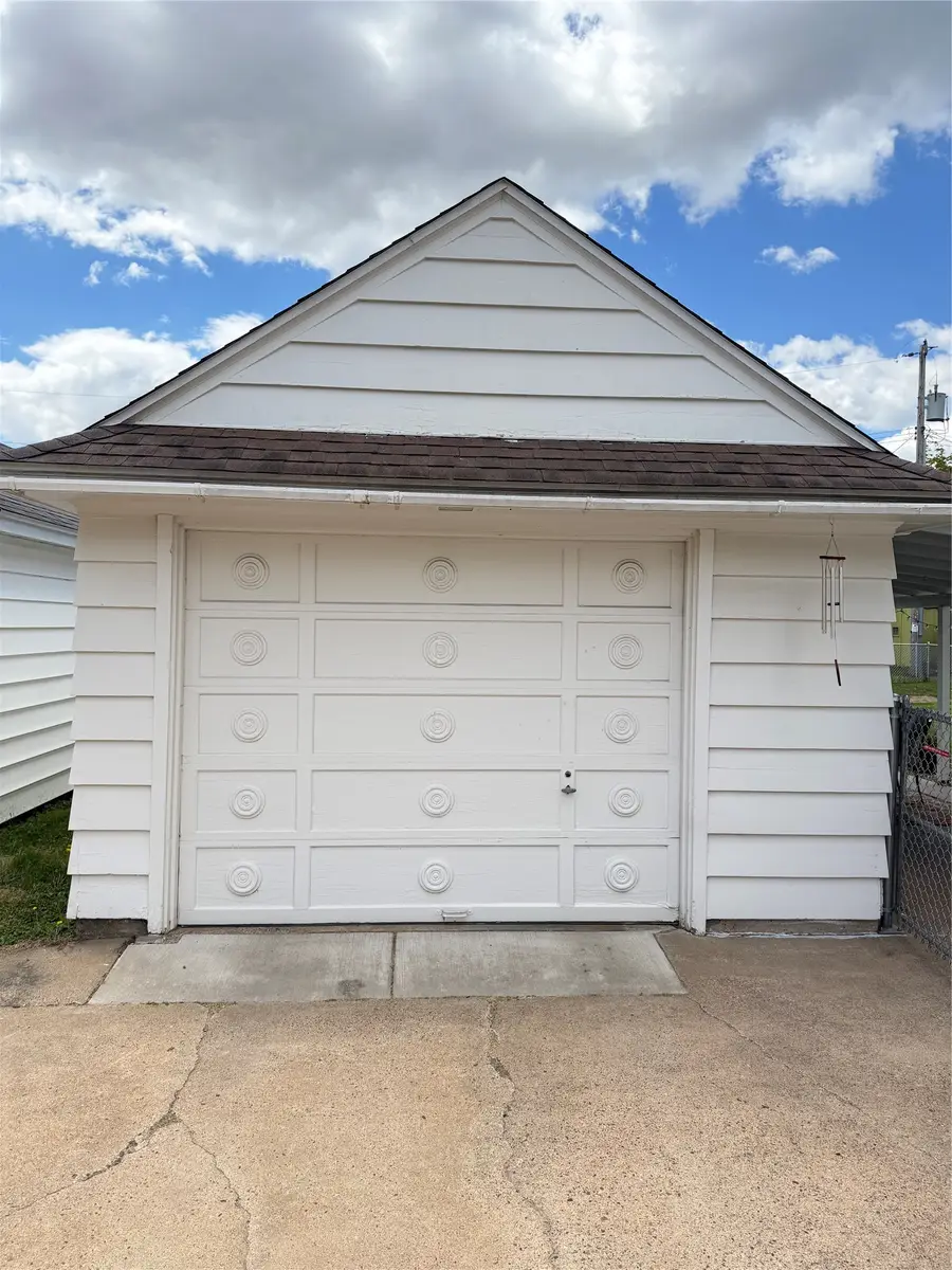 927 Gilbert Street, Eau Claire, WI 54703 - #3