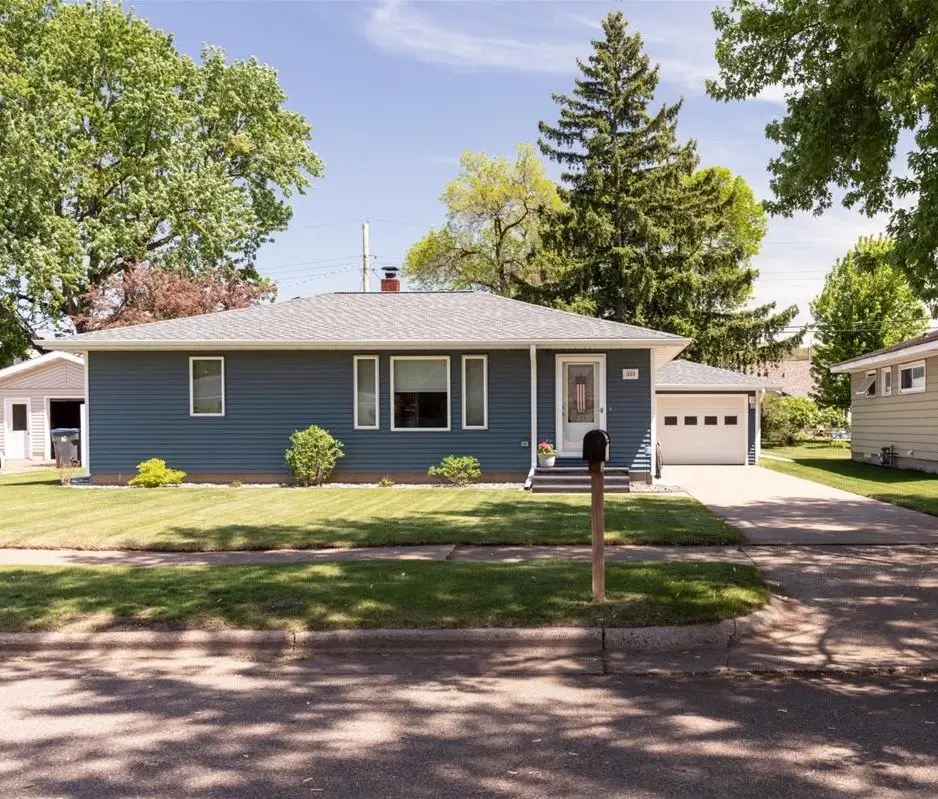 1609 Drury Avenue, Eau Claire, WI 54703 - #1