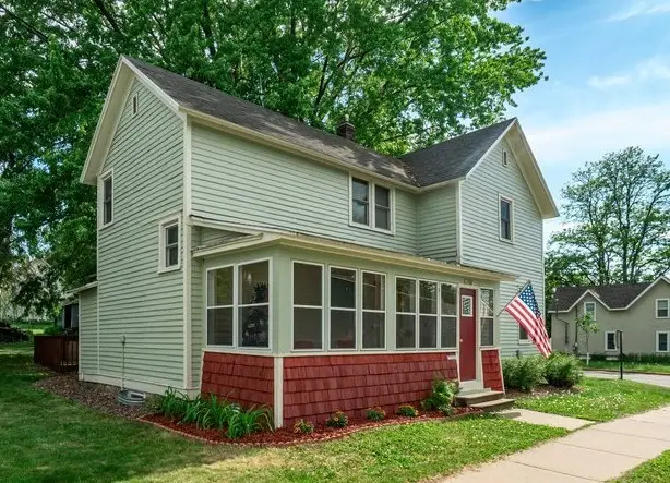 1102 14th Avenue E, Menomonie, WI 54751 - #1