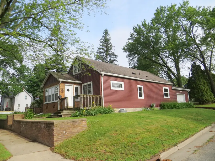 255 E 2nd Avenue, Stanley, WI 54768 - #2
