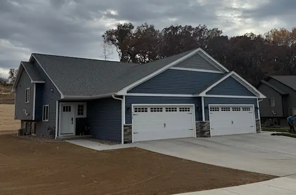 4915 Woodland Park Drive, Eau Claire, WI 54701