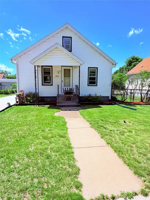 1220 Barron Street, Eau Claire, WI 54703