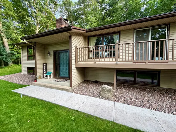 E865 Woodridge Drive, Eau Claire, WI 54701