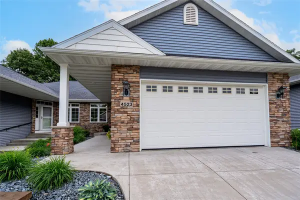 4523 Village Oaks Circle, Eau Claire, WI 54701