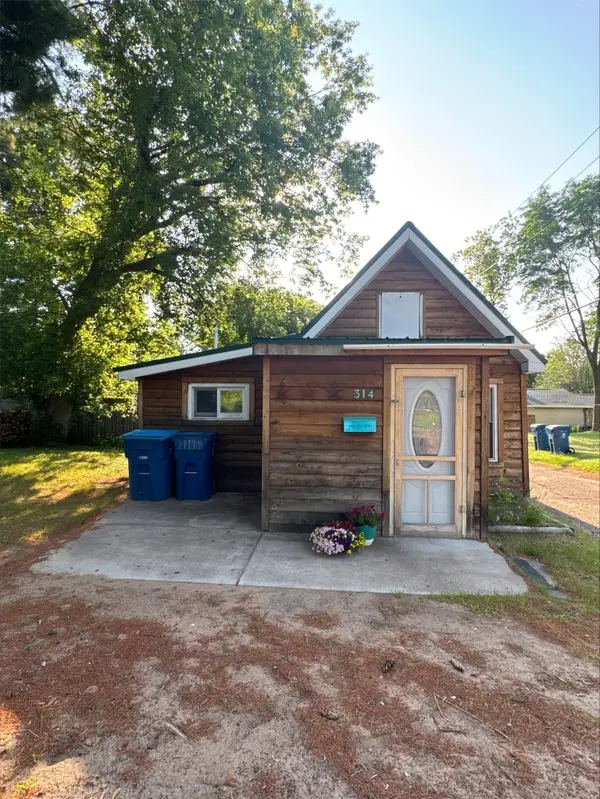 314 College Street, Spooner, WI 54801