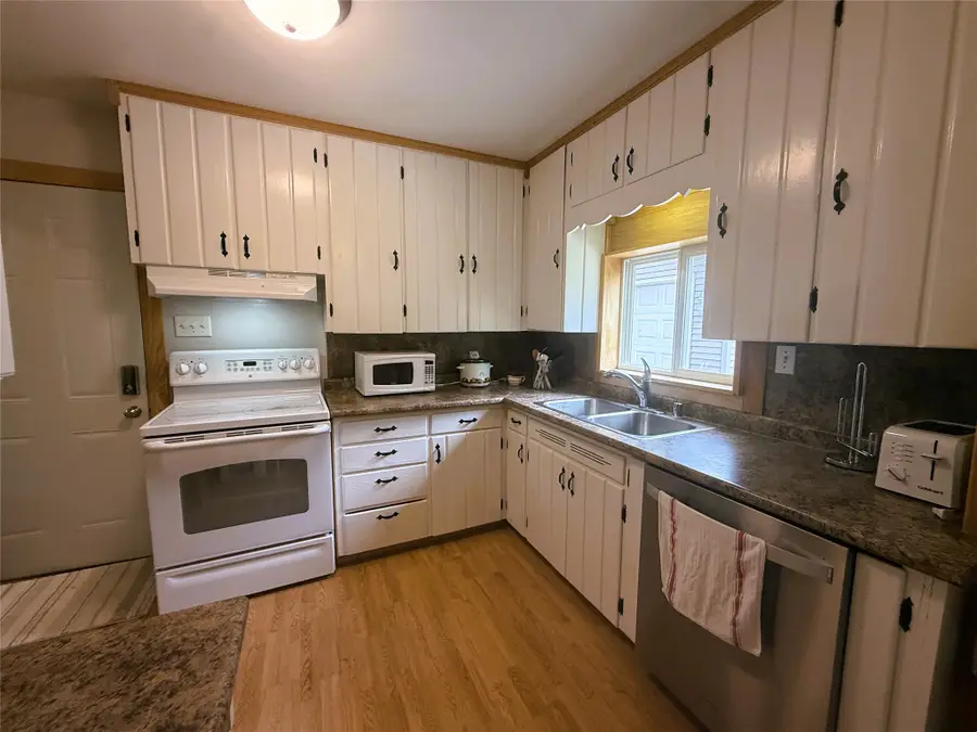 618 Park Avenue E, Ladysmith, WI 54848 - #3