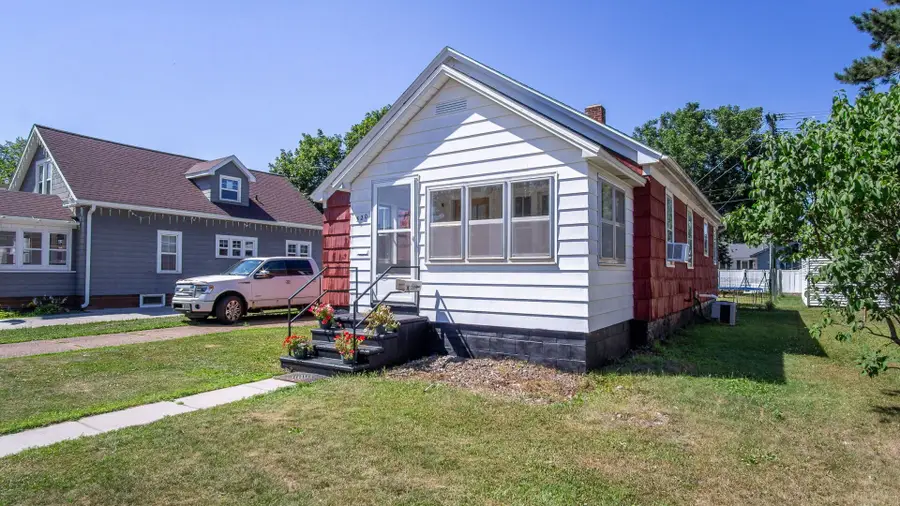 520 W Cedar Street, Chippewa Falls, WI 54729 - #3