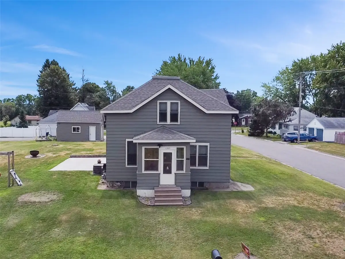 1305 Warren Street, Chippewa Falls, WI 54729 - #1