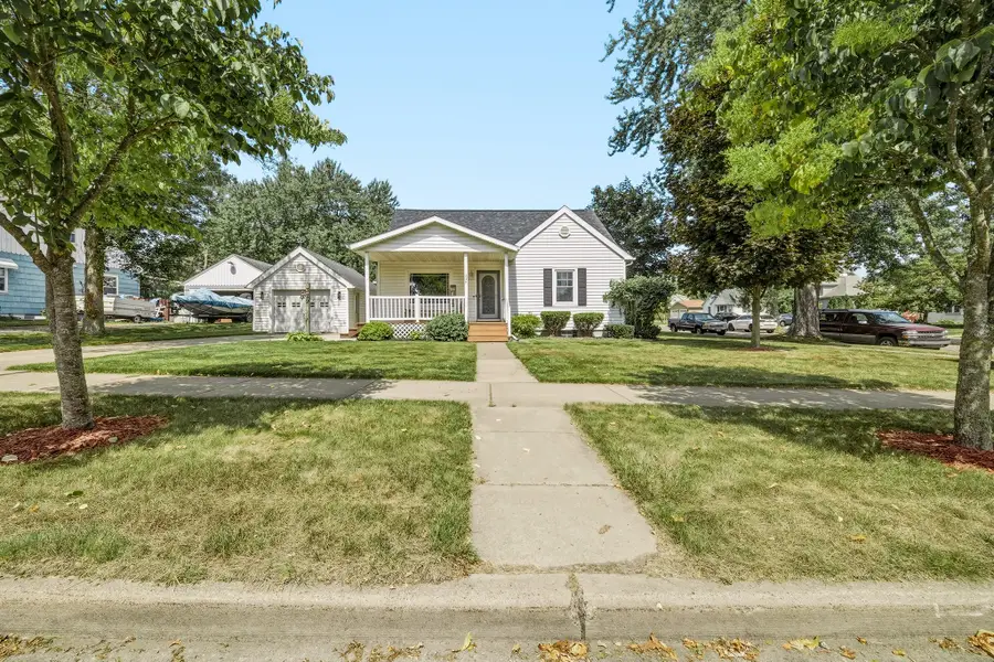 329 E 4th Avenue, Stanley, WI 54768 - #2