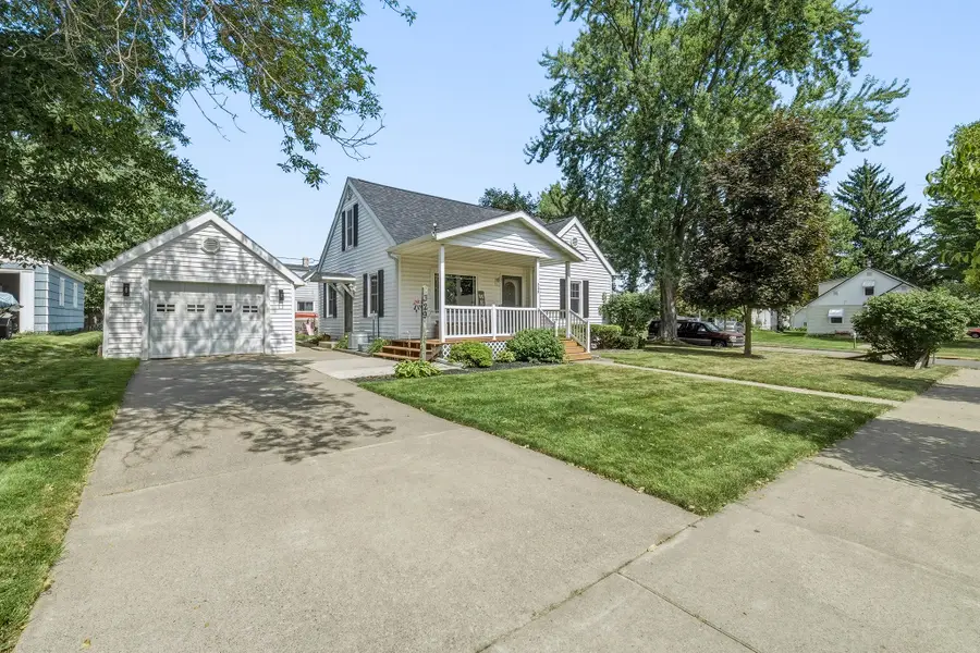 329 E 4th Avenue, Stanley, WI 54768 - #3