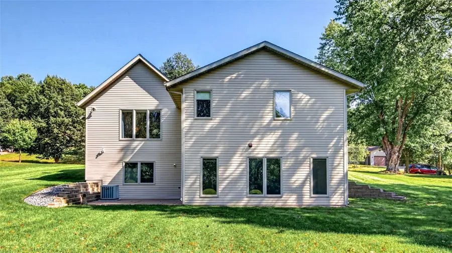 415 Hewitt St, Eau Claire, WI 54703 - #3