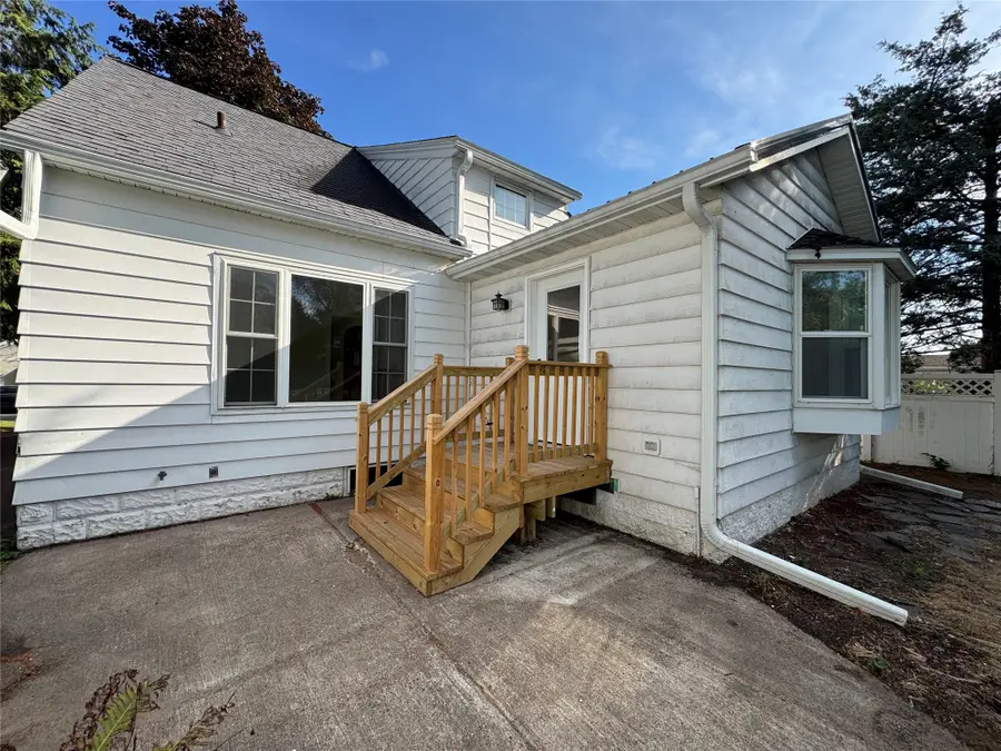 1305 Hoover Avenue, Eau Claire, WI 54701 - #3