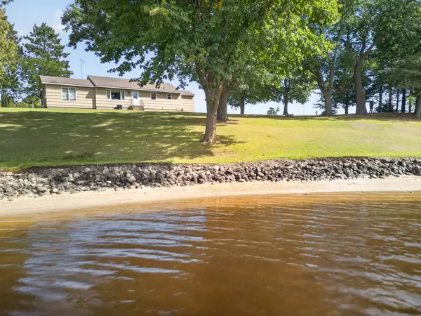 2513 E Grenquist Lake Lane, Cumberland, WI 54829