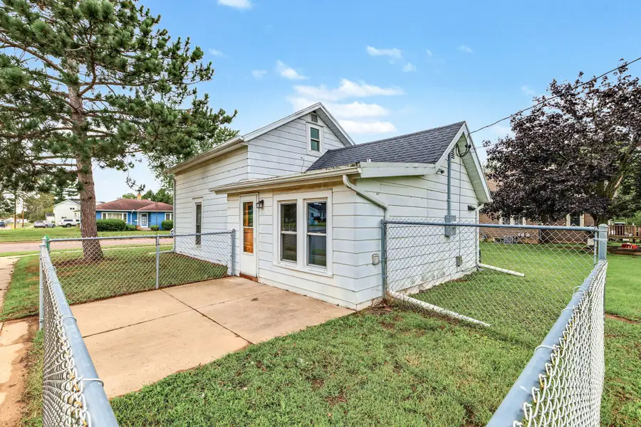1134 Water St, Chippewa Falls, WI 54729 - #2