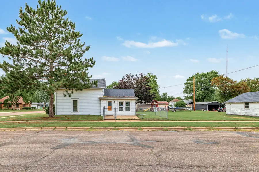 1134 Water St, Chippewa Falls, WI 54729 - #3