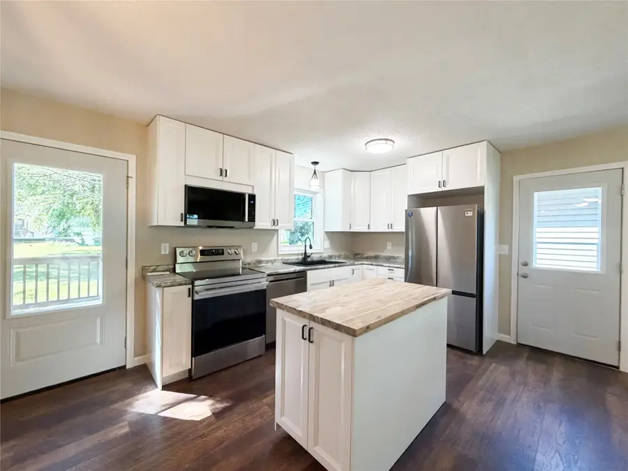 512 E Bracklin Street, Rice Lake, WI 54868 - #2
