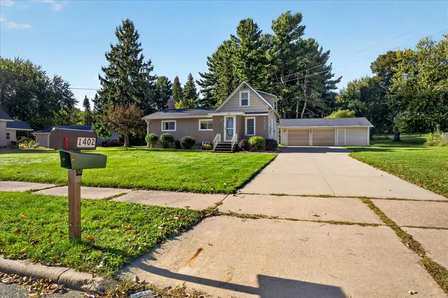 1402 E Blodgett Street, Marshfield, WI 54449 - #3