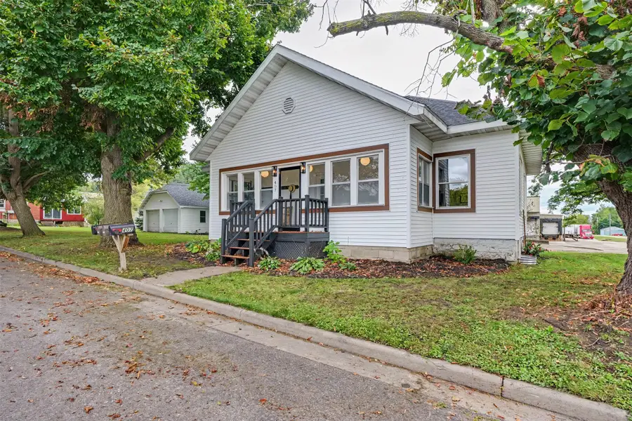 407 8th Avenue W, Durand, WI 54736 - #2