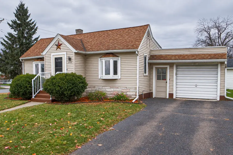 2908 6th Street, Eau Claire, WI 54703 - #2