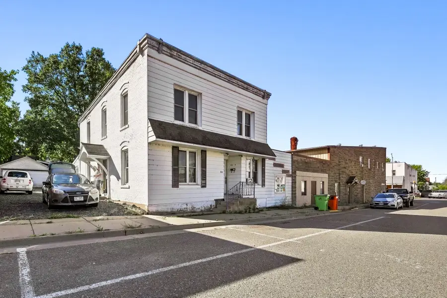 110 E 4th Avenue #1-3, Stanley, WI 54768 - #2