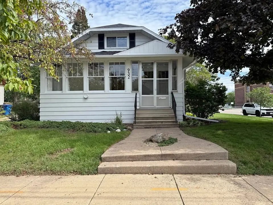 932 N Sawyer Street, Oshkosh, WI 65250 - #1
