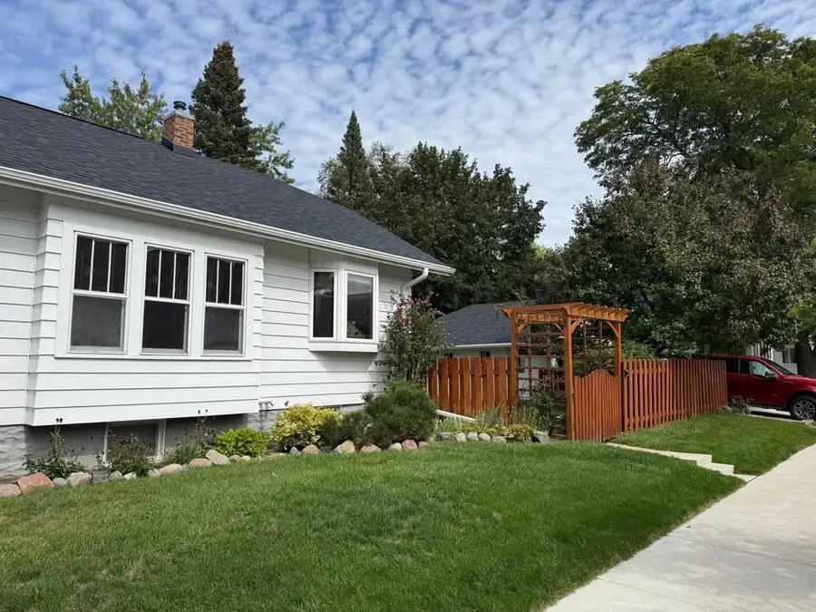 932 N Sawyer Street, Oshkosh, WI 65250 - #3