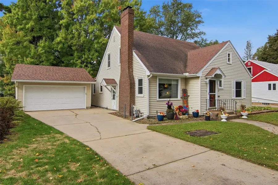 837 Hopwood Avenue, Menomonie, WI 54751 - #2