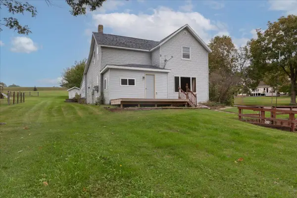 826 E 3rd Avenue, Durand, WI 54736