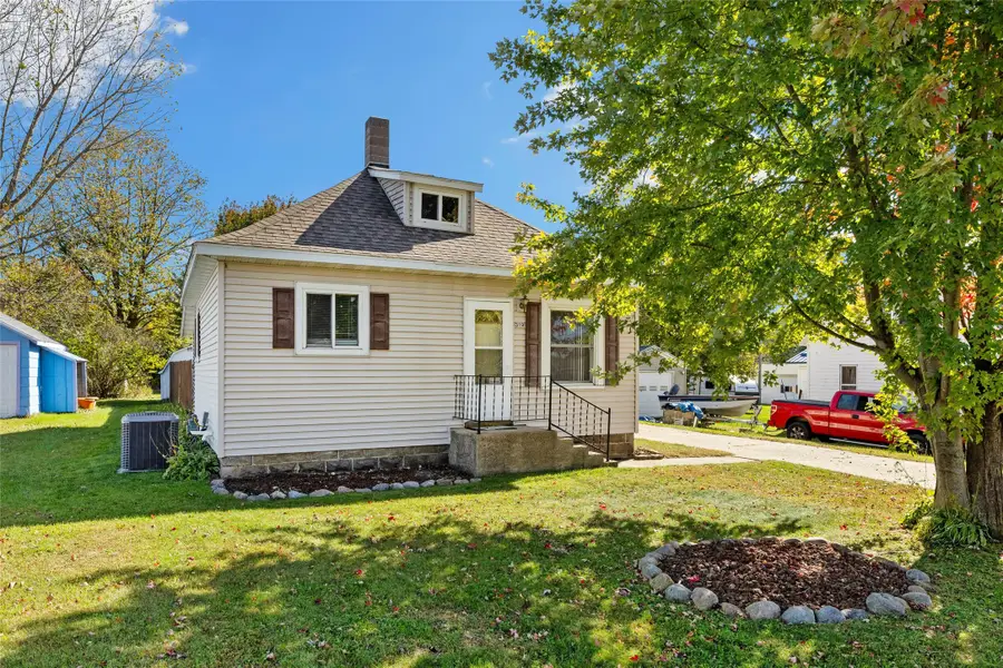 319 S Peterson Avenue, Blair, WI 54616 - #2