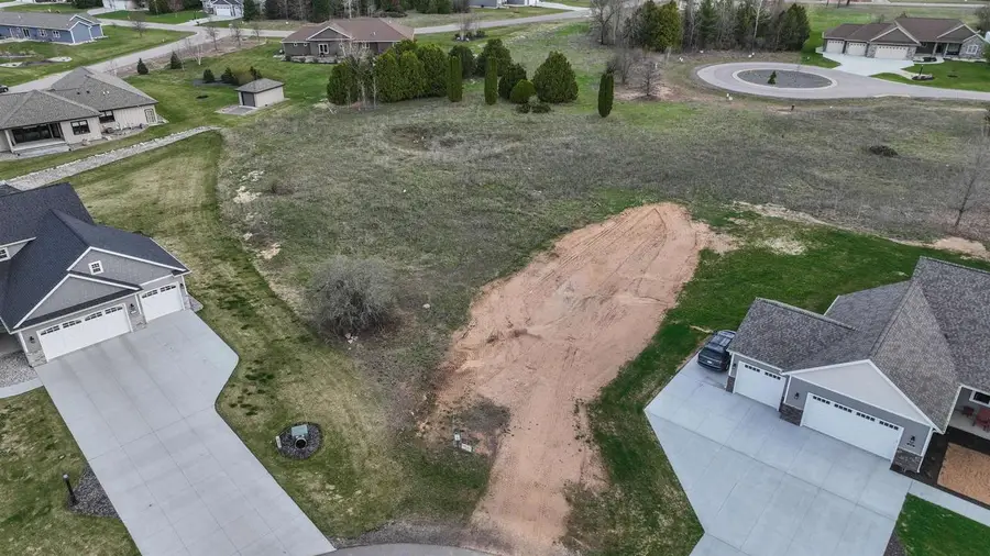 640 WEST SILVERLEAF COURT, Plover, WI 54467 - Image #2
