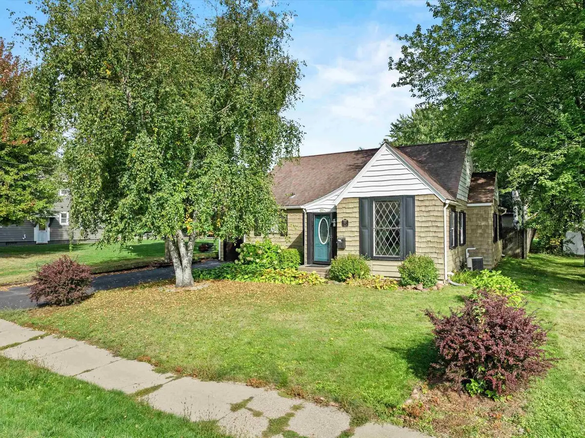 907 S OAK AVENUE, Marshfield, WI 54449 - Image #1